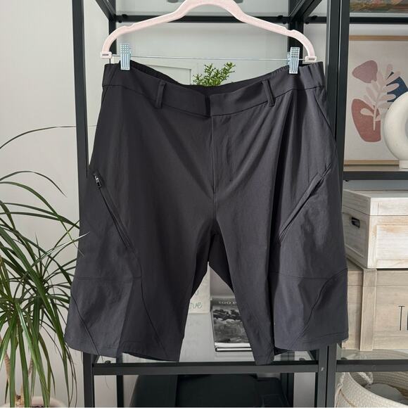 lululemon athletica Other - Lululemon Mountain Side Black Shorts 11” Men’s Size 38 Zipper Pockets Reflective